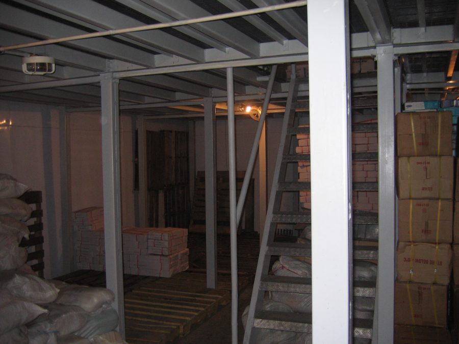 Interior de cuarto frío usado para almacenamiento de producto paletizado